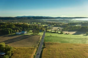 Building on Your Lot vs. in a Planned Community: Which One Fits You?